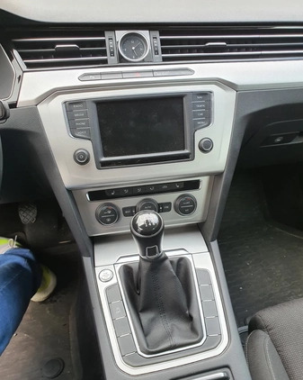 Volkswagen Passat cena 43400 przebieg: 208000, rok produkcji 2015 z Żarki małe 46
